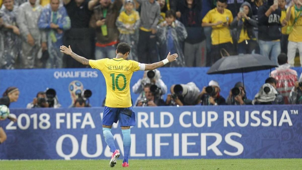 Neymar fue el líder incontestable de un Brasil que ya tiene billete para Rusia-2018