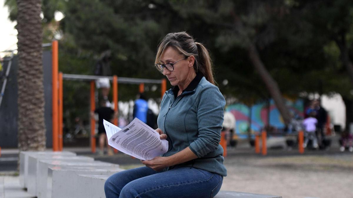 La cogieron y se la intentaron llevar en los brazos