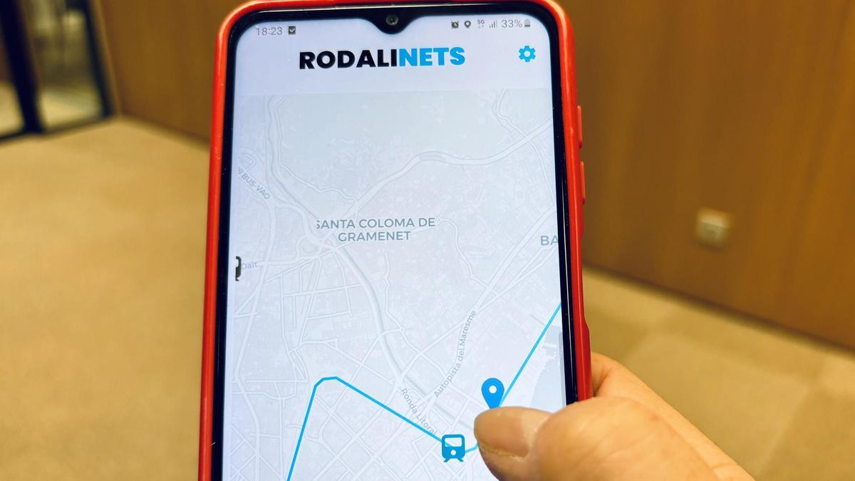 El mapa de la aplicación Rodalinets, en el pueden verse los trenes de la R1 en movimiento