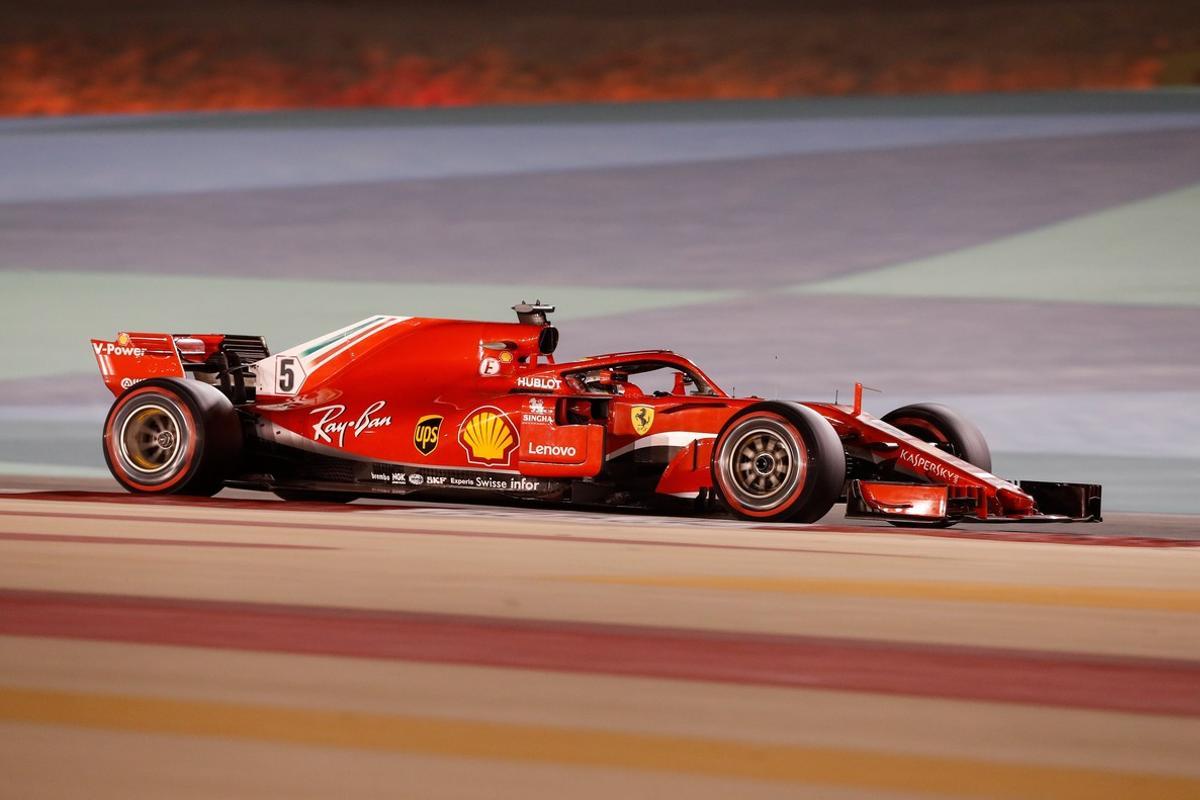 Manama (Bahrain), 08/04/2018.- German Formula One driver Sebastian Vettel of Scuderia Ferrari in action during the 2018 Formula One Grand Prix of Bahrain at the Sakhir circuit near Manama, Bahrain, 08 April 2018. (Bahrein, Fórmula Uno) EFE/EPA/VALDRIN XHEMAJ