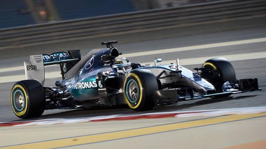 Hamilton sigue maltratando a toda la parrilla