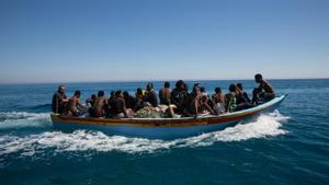 Mueren 61 migrantes en un naufragio frente a las costas libias