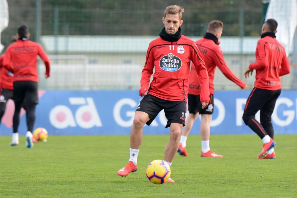 El preparador deportivista, Natxo González, ha facilitado la convocatoria del equipo coruñés tras el entrenamiento de esta mañana.