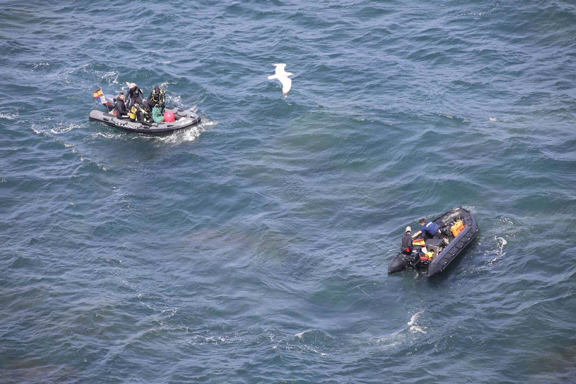 En imágenes: Así fueron las labores de desactivación de tres obuses en la costa de Gijón