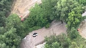 Coche arrastrado por la riera de Olván