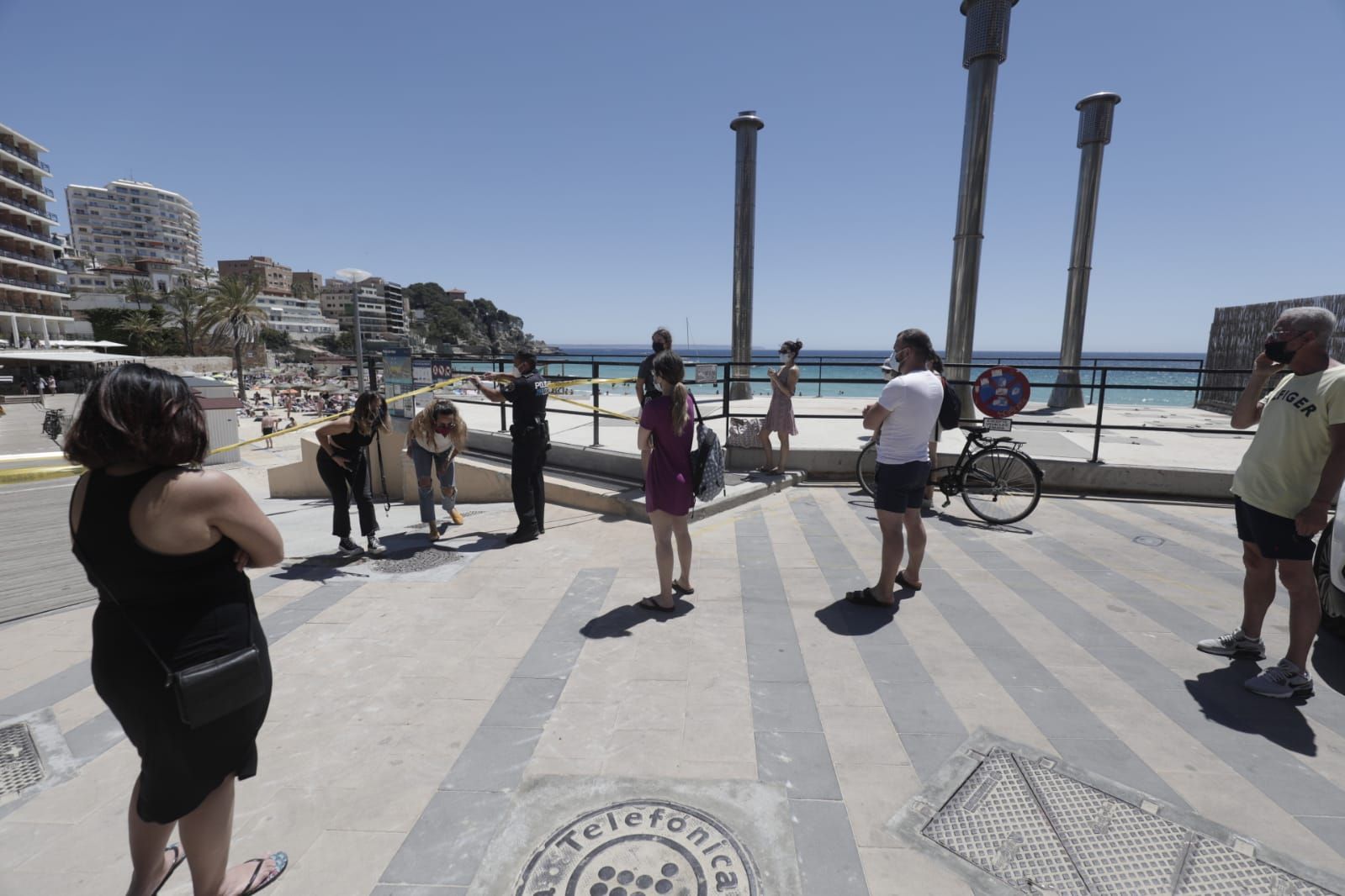 Cort cierra la playa de Cala Major por exceso de aforo