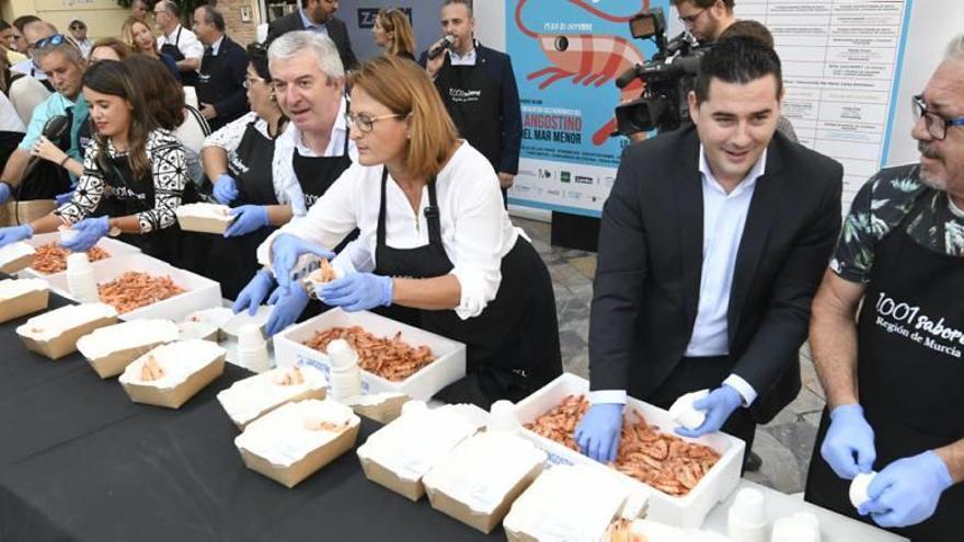 El langostino del Mar Menor, en una campaña de reparto gratuito en Murcia.