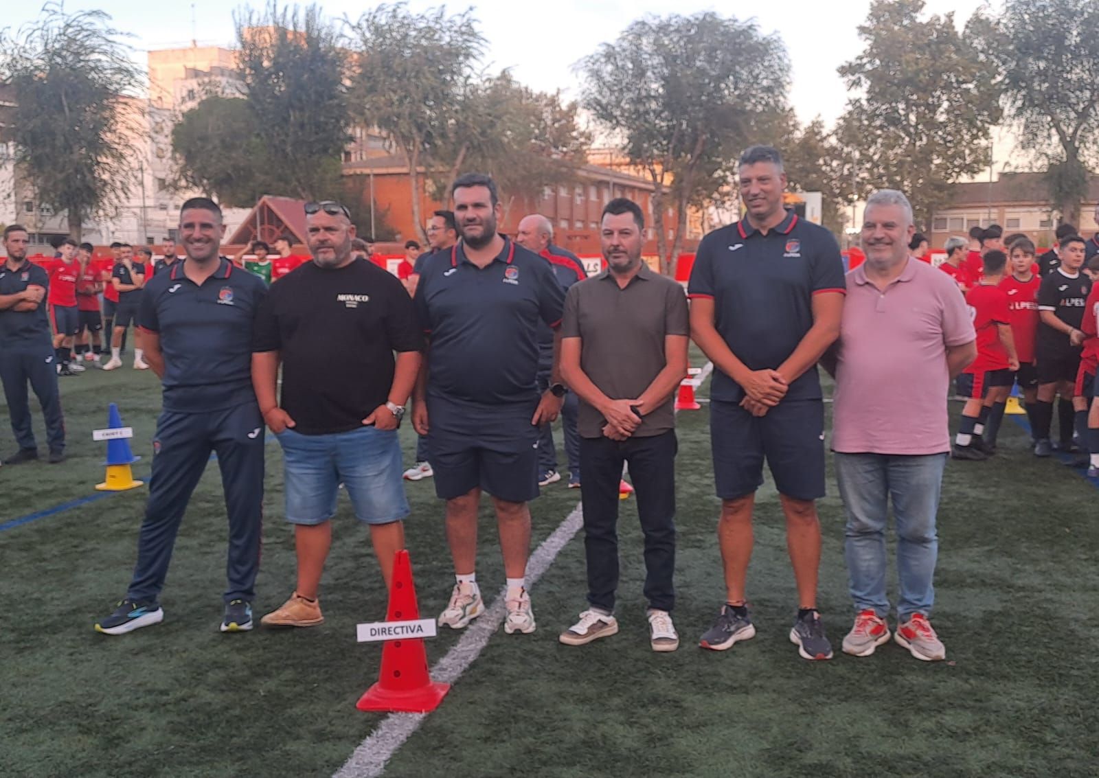 La "familia" de la UE Tavernes 2025-2026 se presenta en sociedad