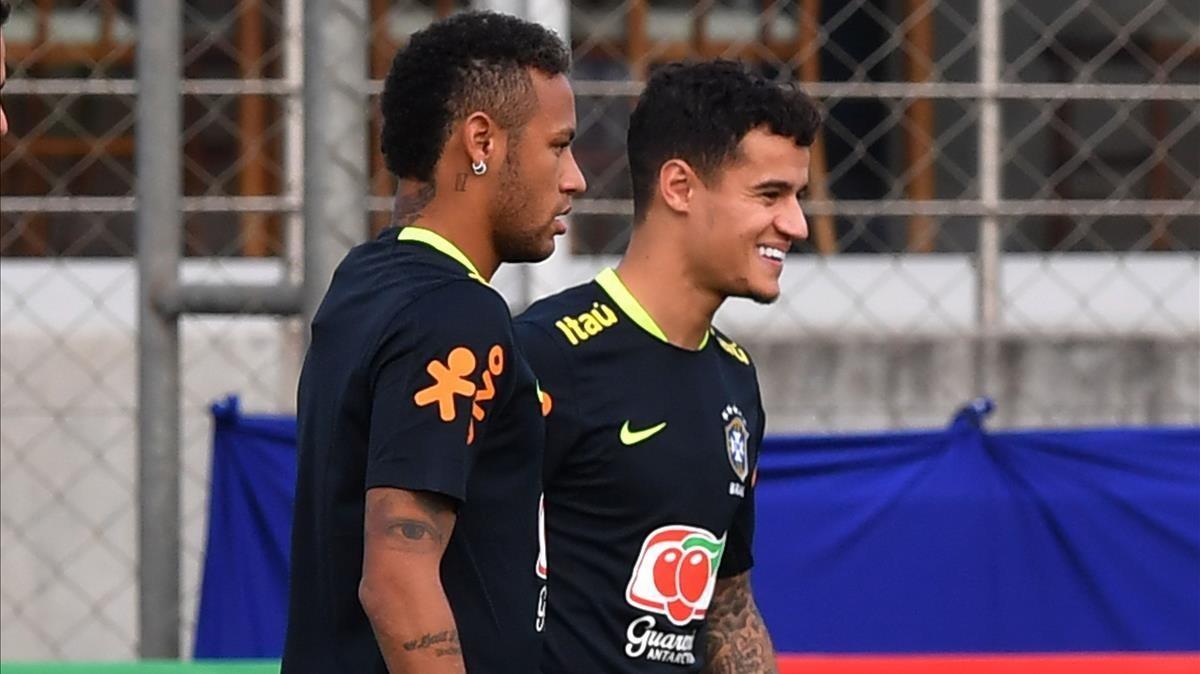 marcosl39847790 brazil s team players neymar  l  and philippe coutinho  r  t170829170412