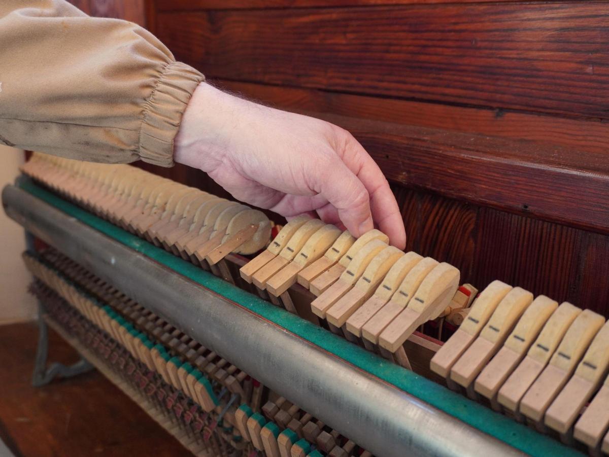 Restauración del valioso piano del músico tinerfeño Santiago Sabina