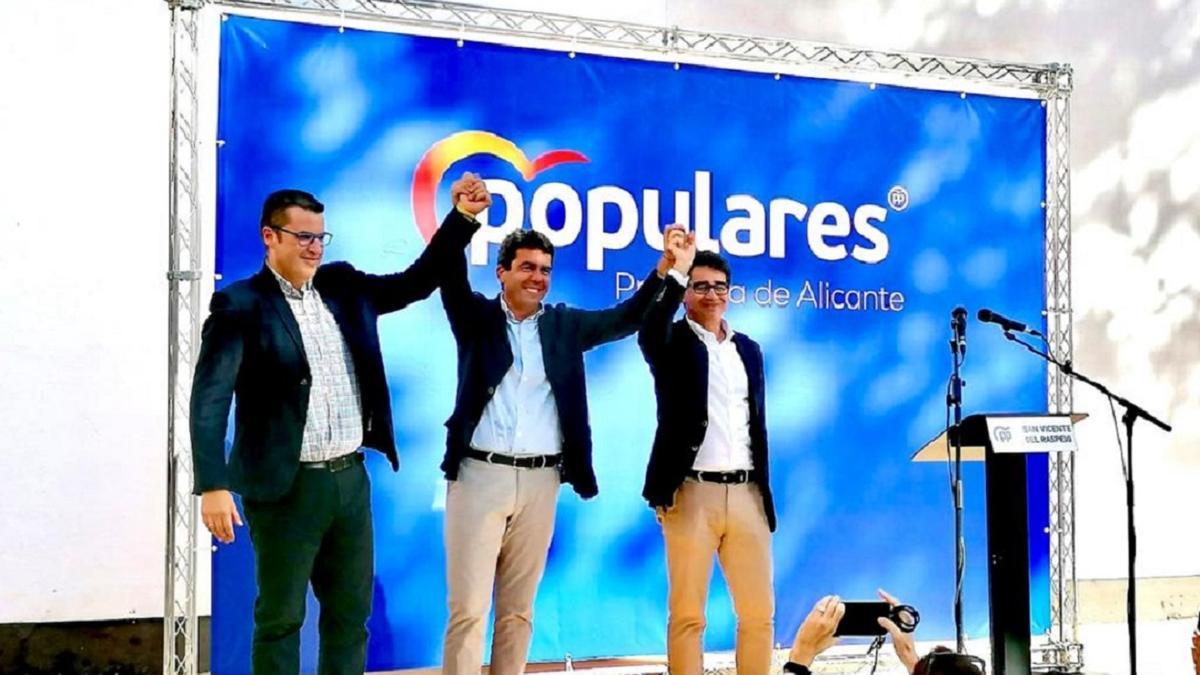 El portavoz del PP de San Vicente, Carlos Mazón y Pachi Pascual