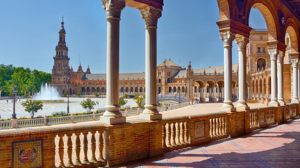 La primavera conquista Sevilla: un recorrido por la ciudad de la mano de sus vecinos