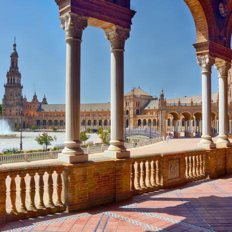 La primavera conquista Sevilla: un recorrido por la ciudad de la mano de sus vecinos