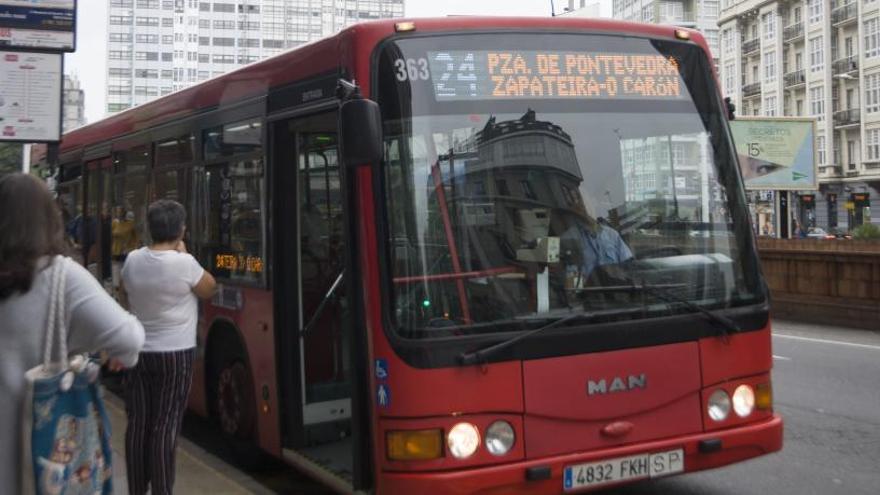 La línea 24 del bus urbano llega hasta A Zapateira