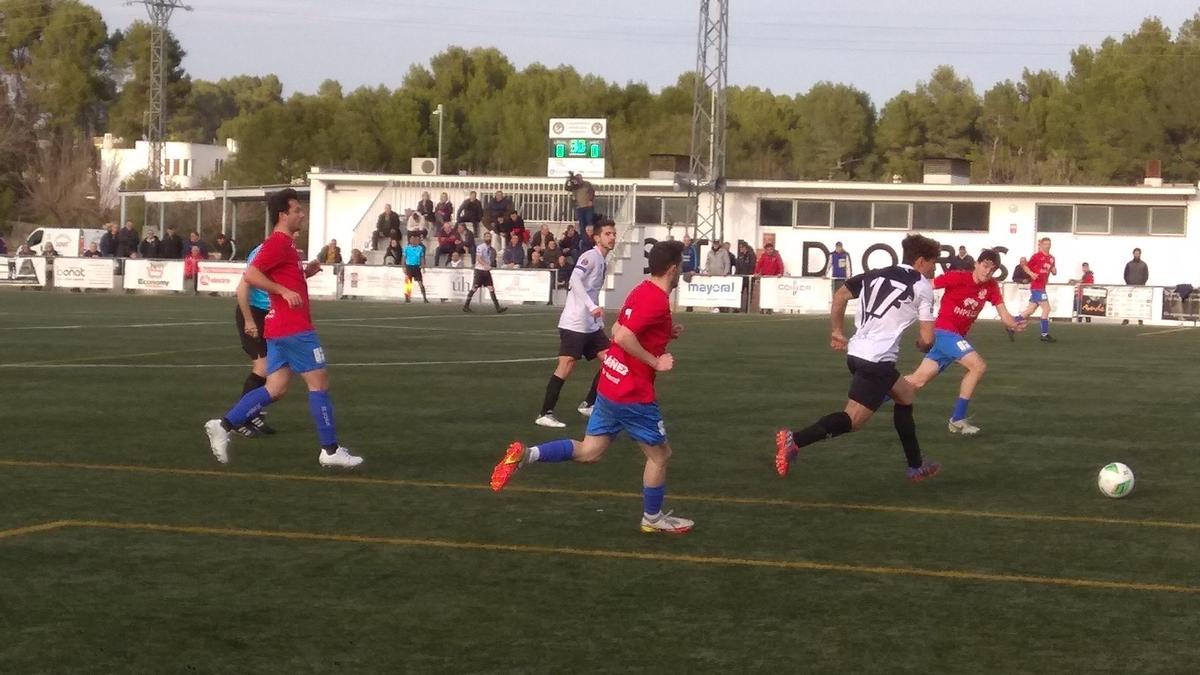 Un lance del partido entre CD Ontinyent y Canals, la pasada jornada.