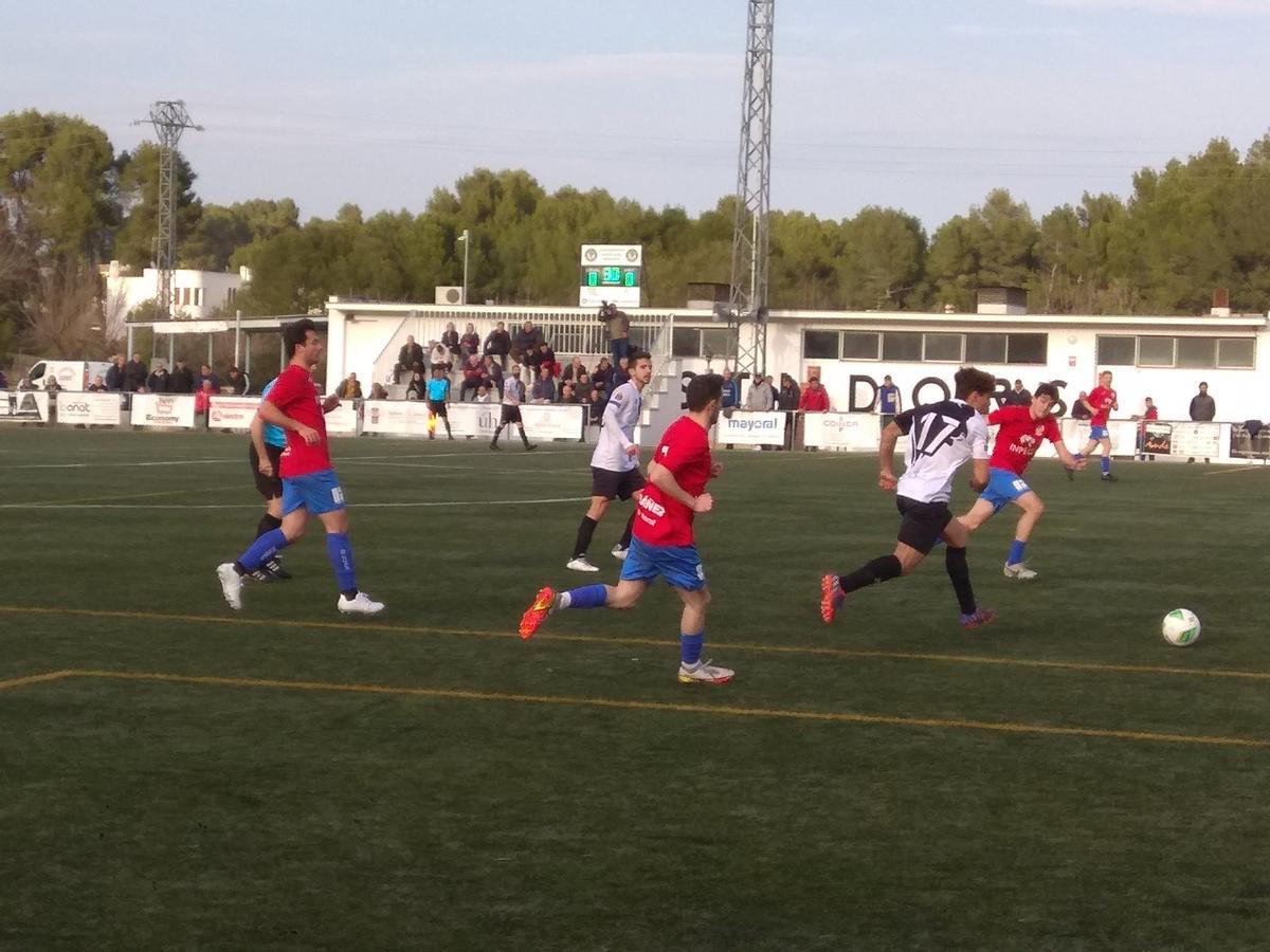 Un lance del partido entre CD Ontinyent y Canals, la pasada jornada.