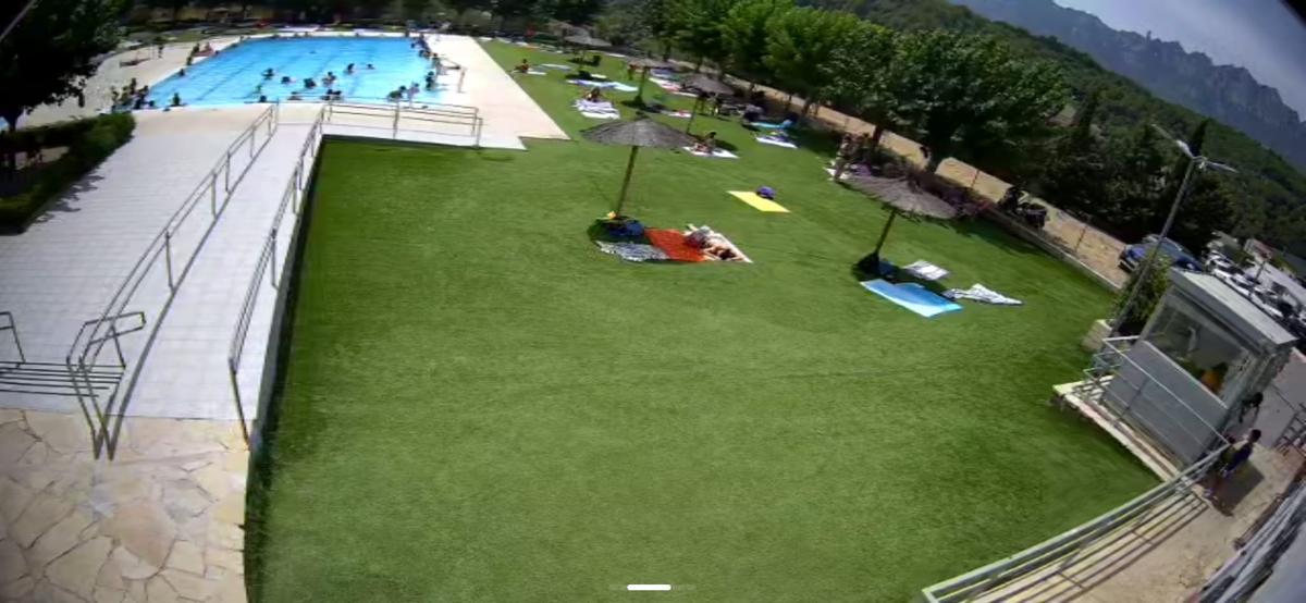 Una imatge de la piscina municipal de Castellbell i el Vilar