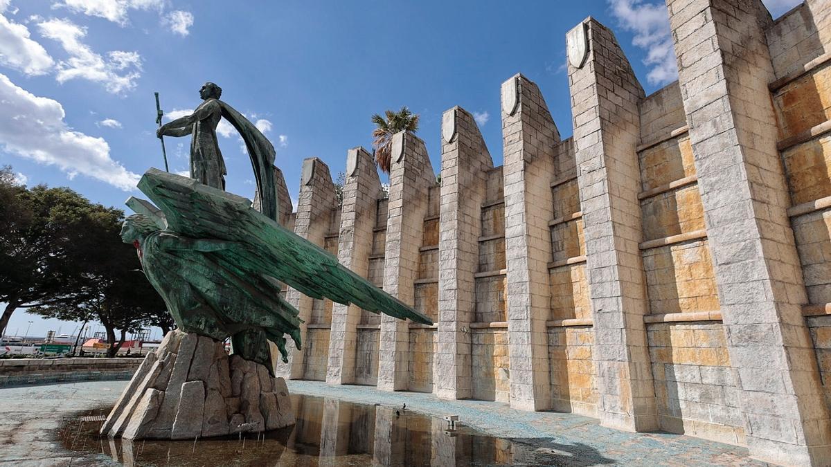 Monumento a Franco, en la avenida de Anaga.