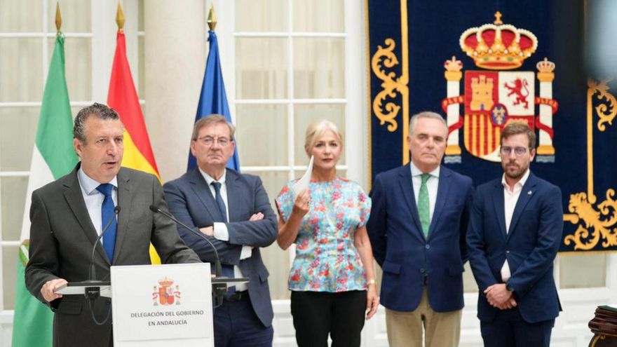 Un momento de la firma del protocolo rubricado este martes en Sevilla.