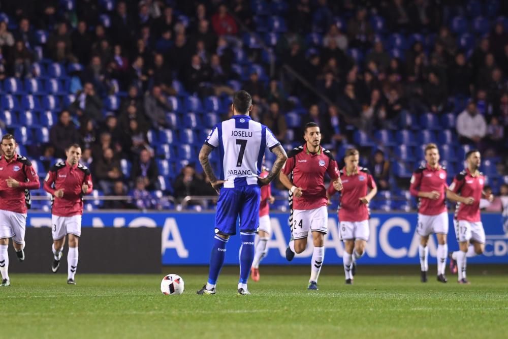 El Dépor empata en el descuento ante el Alavés