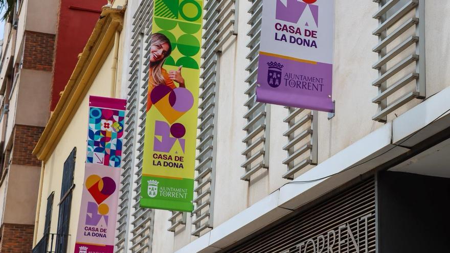 La Casa de la Dona de Torrent programa salidas culturales y un servicio de Bebeteca