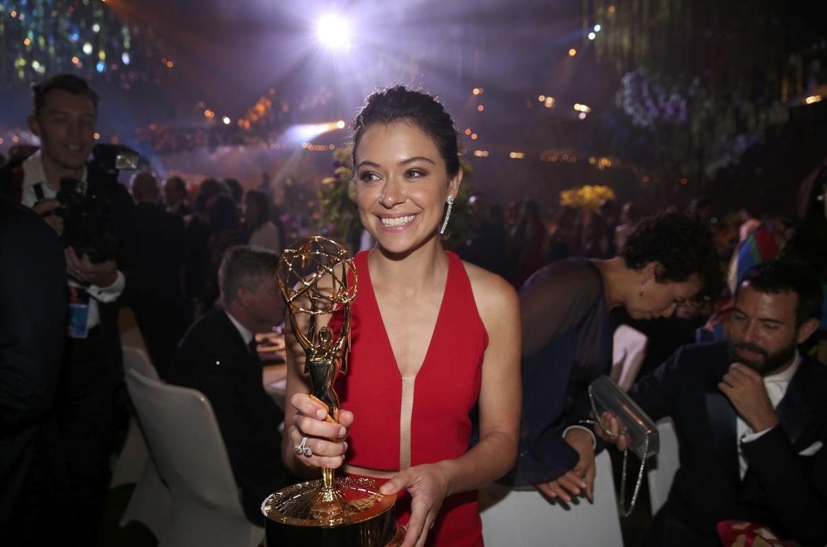 Actress Tatiana Maslany holds her award for Outstanding Lead Actress In A Drama Series for Orphan Black as she mingles at the Governors Ball after the 68th Primetime Emmy Awards in Los Angeles, California U.S., September 18, 2016.  REUTERS/Lucy Nicholson