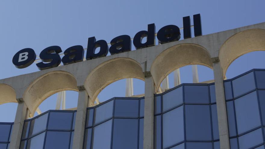 Imagen de la sede de Banco Sabadell en Alicante