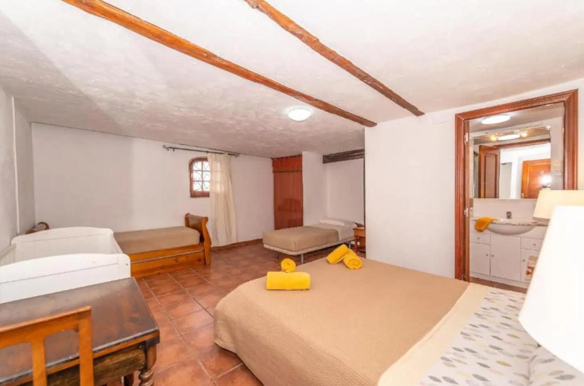 Una de las habitaciones de la casa que se alquila por más de 10.000 euros