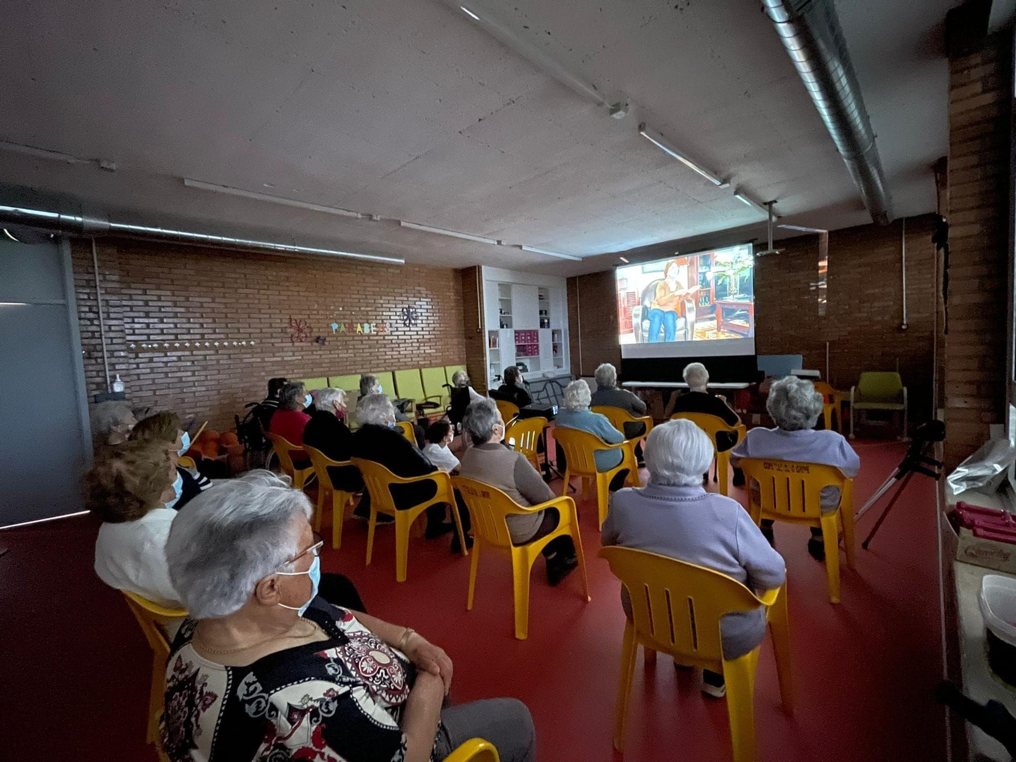 Los usuarios del programa Vellos Tempos no dejan de entretenerse y divertirse.