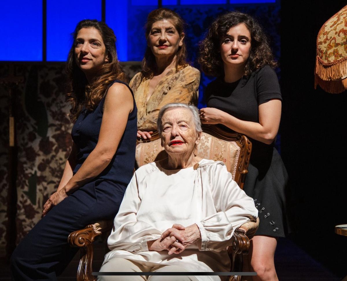 La ganadora de un Goya con sus compañeras de reparto en «Yo solo quiero irme a Francia».