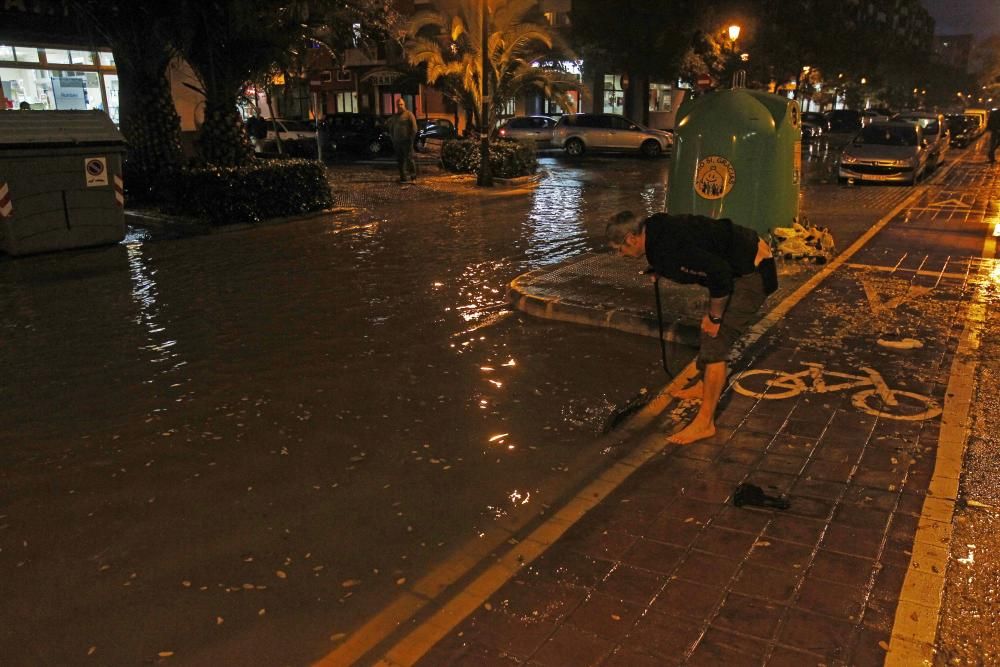 La calle Pio IX junto a la Rambleta, inundada