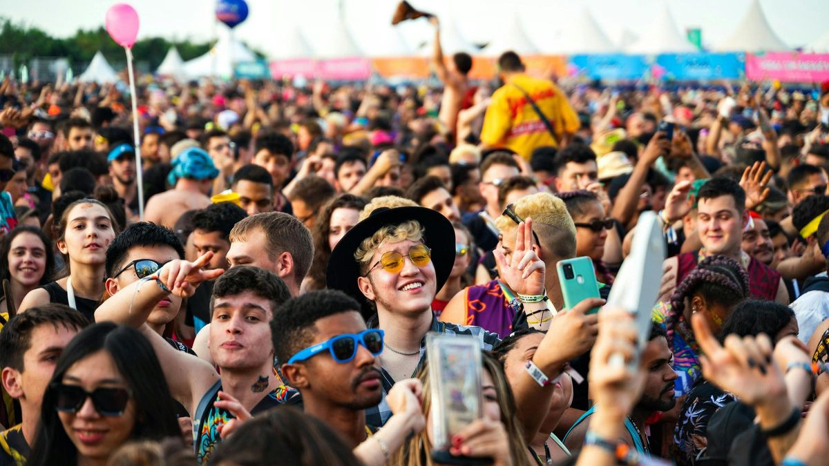 Personas en un festival