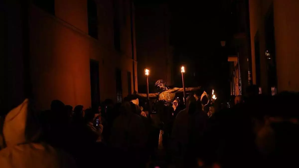 Devoción a la luz de las teas en la noche del Lunes Santo en Zamora