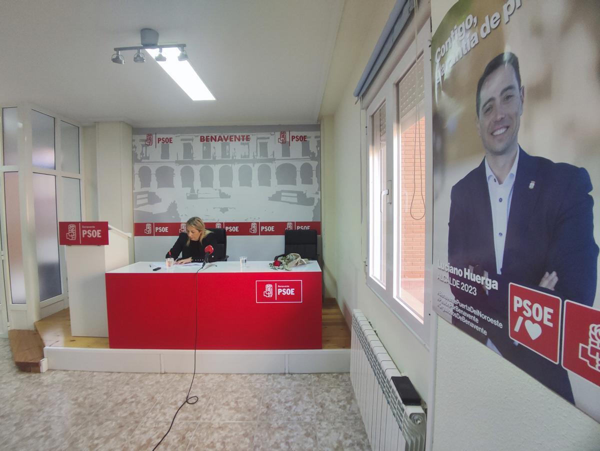 Patricia Martín en la sede del PSOE antes de iniciar una rueda de prensa.