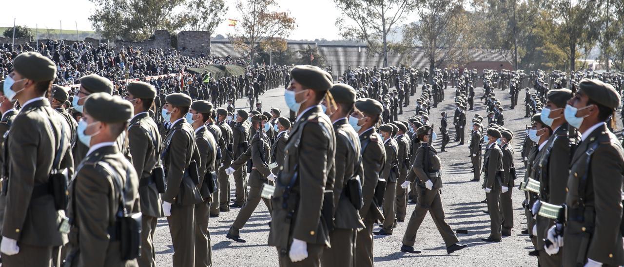 Imagen de soldados del Cefot durante la última jura de bandera multitudinaria.