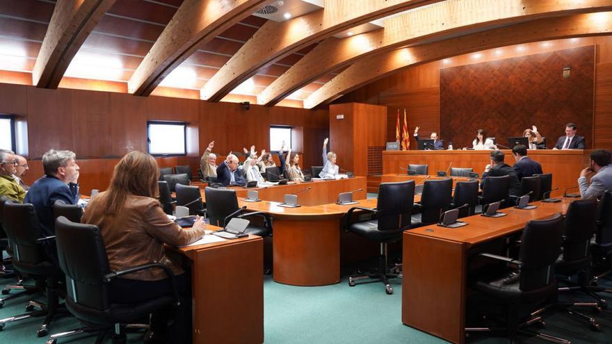 El Gobierno de Aragón se resiste a retirar el impuesto a las renovables pese a la falta de acuerdo