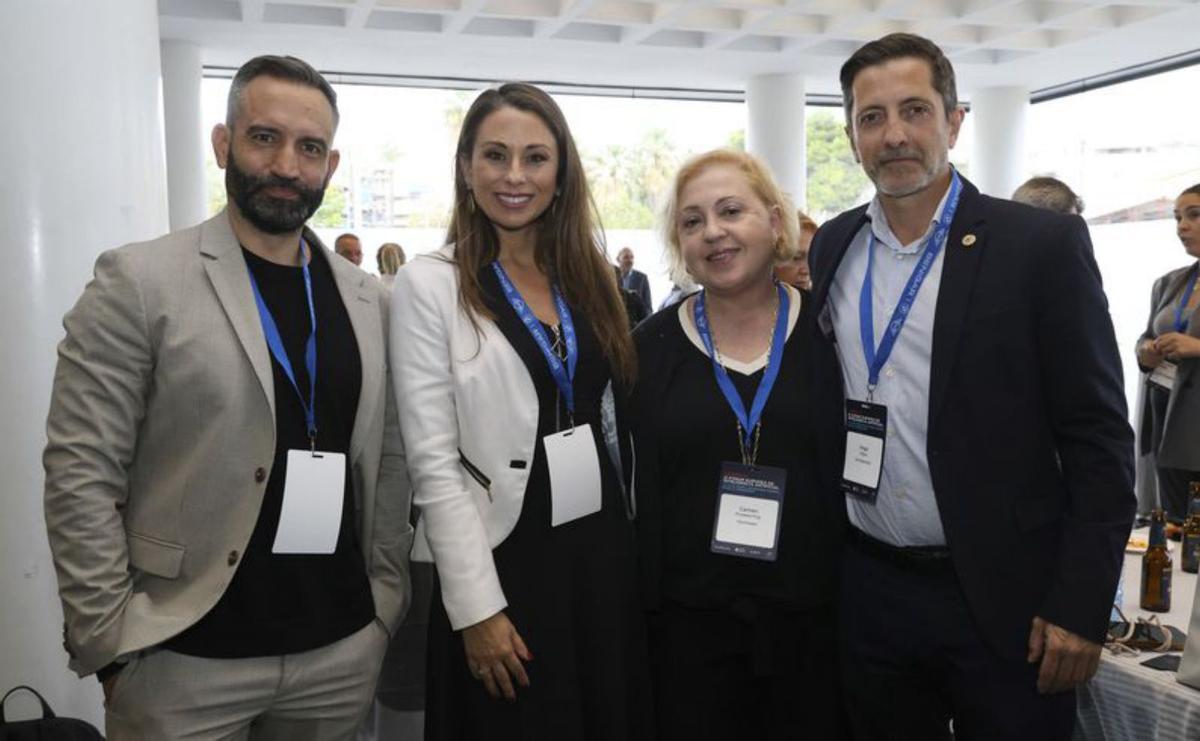 Dani Compaño (Prensa Ibérica), Silvia Aguilar (El Corte Inglés), la doctora Carmen Pomares y el gerente de INFORMACIÓN, Ángel Angulo. | PILAR CORTÉS