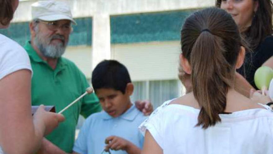 Jornada de convivencia entre estudiantes de música y niños ciegos