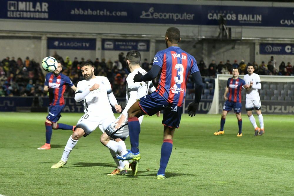 El partido entre el Huesca y el Sporting, en imágenes