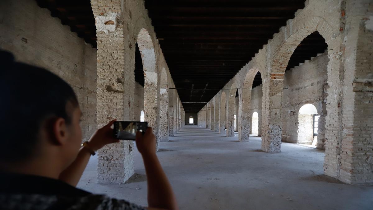 Sala de Caballerizas que el Ayuntamiento quiere ceder para que sea subsede del Museo Eurpeo de Arte Moderno.