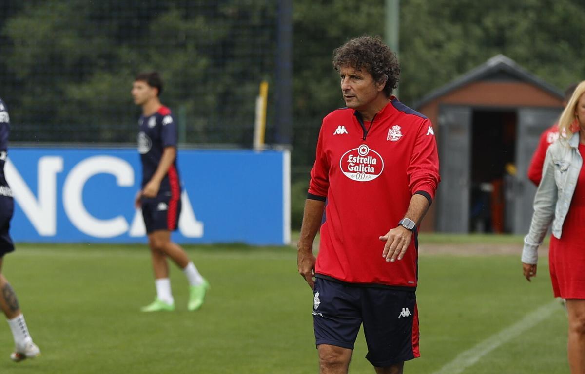 Imanol Idiakez, en un entrenamiento del Deportivo en Abegondo