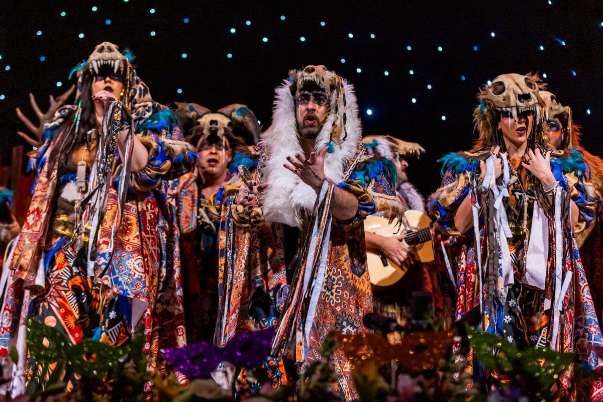 Los chamanes de la comparsa 'La cura'.