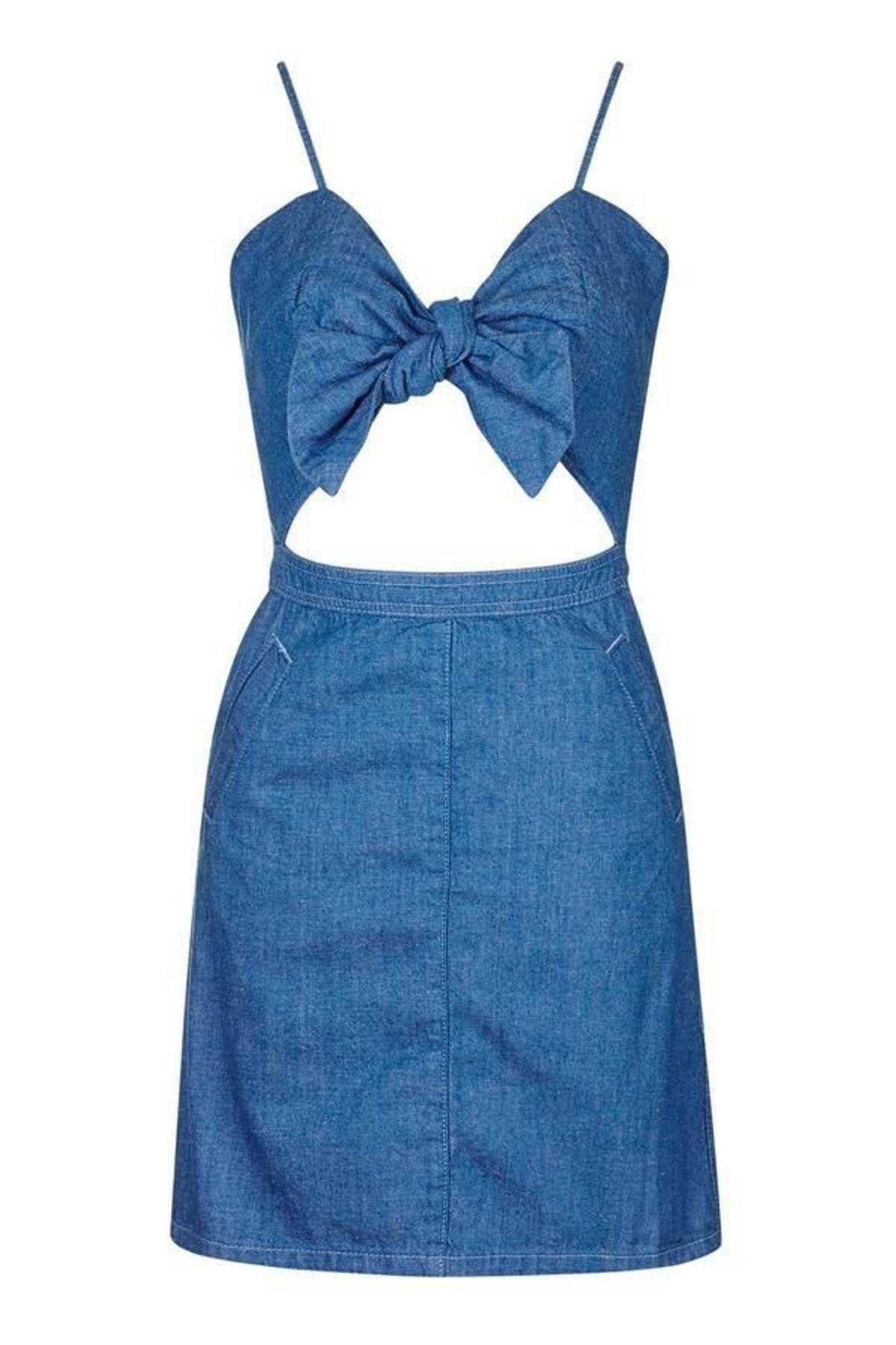 Todas llevan denim, vestido 'cut off'.