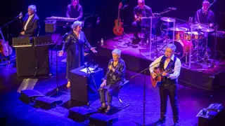 "El Consorcio" pone a bailar al Filarmónica con sus "clasicazos"