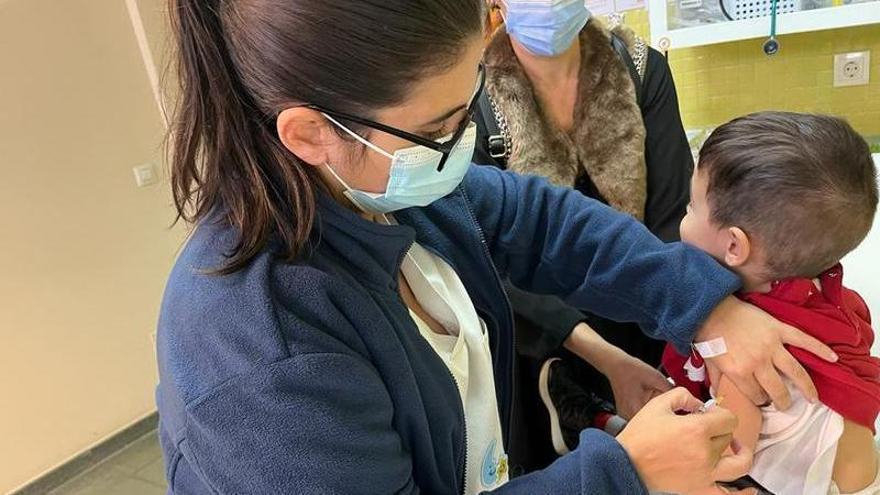 Los hospitales gallegos se abren a la vacunación antigripal masiva para todos los niños