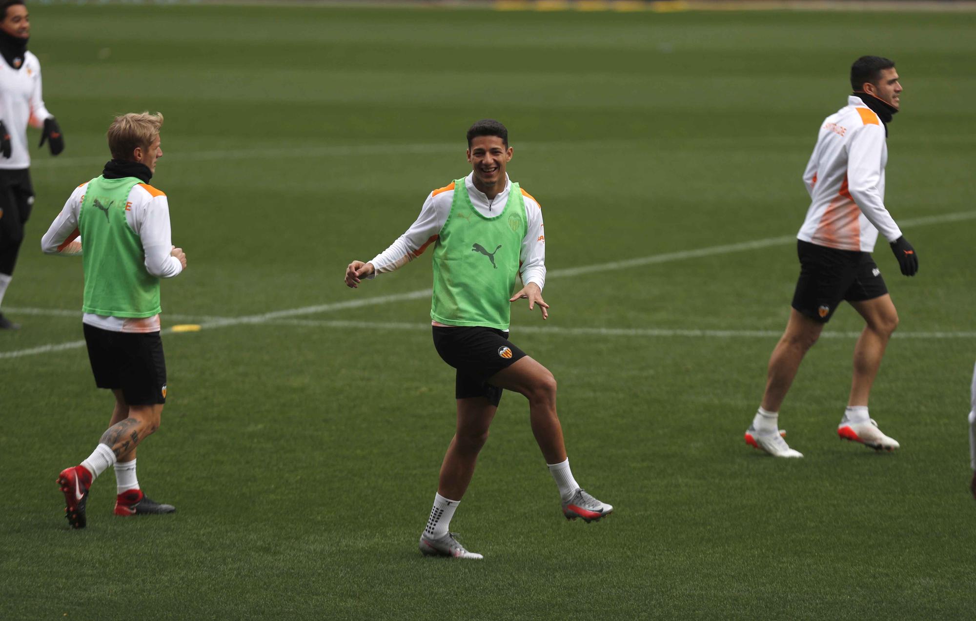 El Valencia se entrena por última vez antes del partido frente al Elche