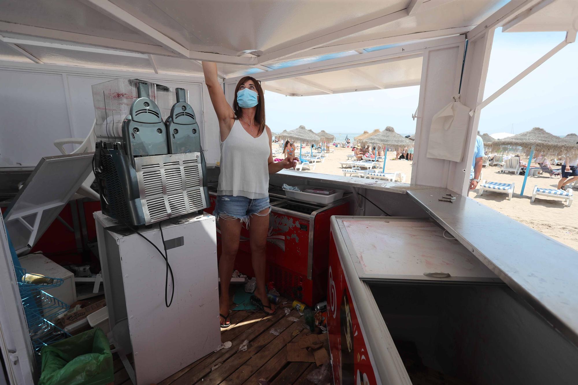 Así ha sido el acto vandálico en los chiringuitos de la playa de la Malva-rosa