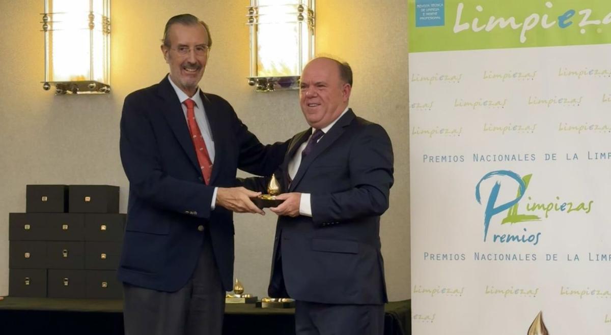 Limcamar recoge el premio al Mérito en la Trayectoria Empresarial. | LIMCAMAR