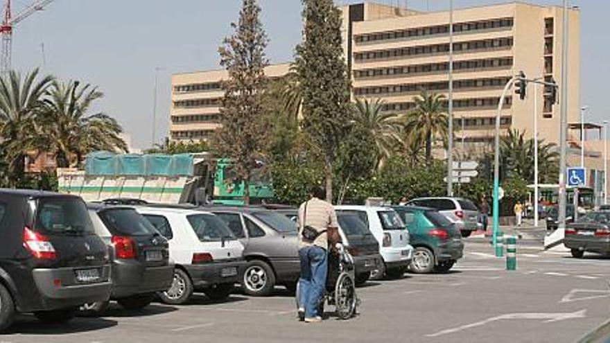 El aparcamiento ubicado en la Circunvalación Sur se puso en funcionamiento cuando comenzaron las obras de la UIAE.