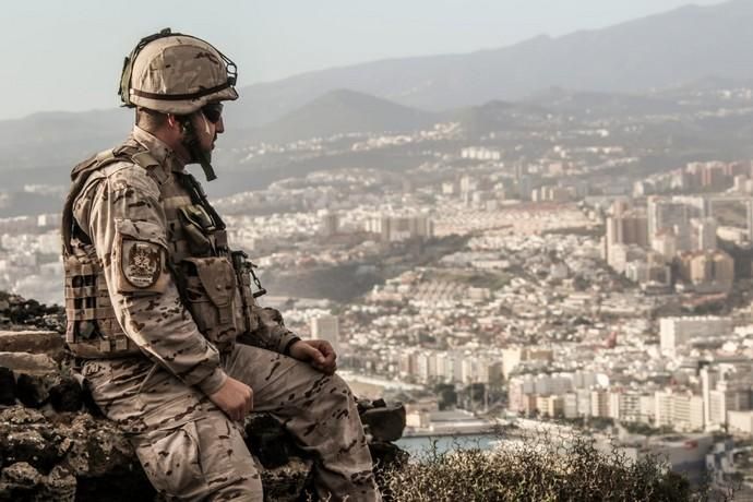 Ejercicios de adiestramiento terrestre en los campos militares de La Isleta y Pájara